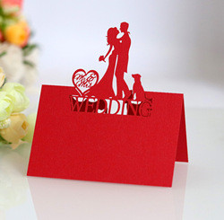 50 tk hulgimüügilaua numbrikaardihoidja Luksuslik armastav pruudi ja peigmehe pulmakaart logoga õõnestatud nimekaardi trükkimine