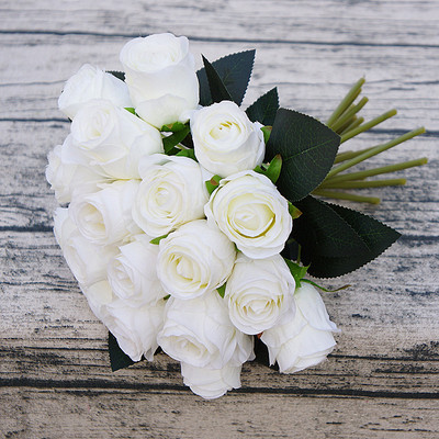 18 capete/bunchi de flori de mână trandafiri decor de nuntă artificială decor de masă pentru cameră flori de mireasă flori artificiale de mătase pentru alb