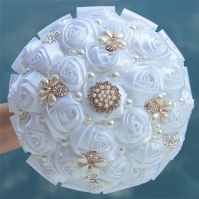 Πολυτελείς καθαρές λευκές ανθοδέσμες γάμου για νύφη και παράνυμφο Εξαιρετικές κορδέλες από στρας, χειροποίητα σκηνικά γάμου