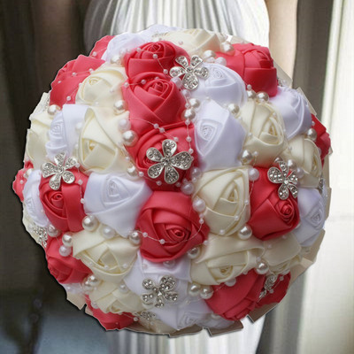 Kollased kuningsinised pulmakimbud kristallist pruudikimpudega pruutneitsi kunstsatiinroosid pruutlilled