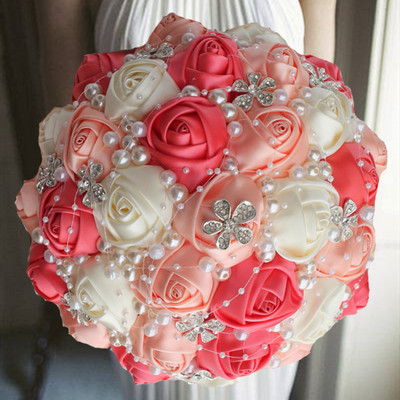 Kollased kuningsinised pulmakimbud kristallist pruudikimpudega pruutneitsi kunstsatiinroosid pruutlilled