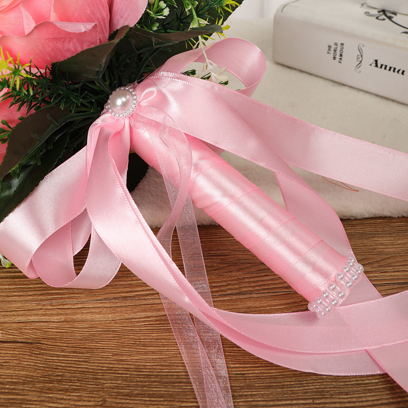 Siidist pulmakimbud hoiavad lilli Kunstlik looduslik roosi pulmakimp Valge šampanjast pruutneitsi pulmapidu