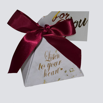 Kolmnurkne püramiidne kommikarp Pulmateenid ja kinkekarbid Kommikotid külalistele Kaunistus Beebiõhtu peotarbed