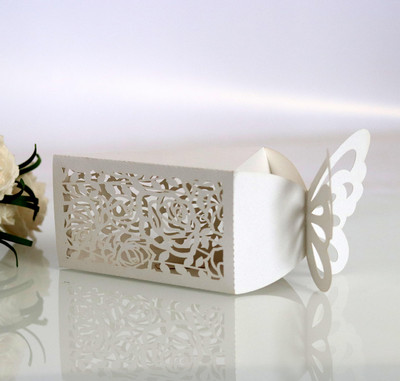 Laser-aknavõre rooside kinkekarbid kommikolmnurga paberist liblikas pakkekarpide hulgimüük pulmapeo uusaastakaunistuseks