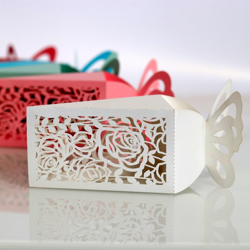 Laser-aknavõre rooside kinkekarbid kommikolmnurga paberist liblikas pakkekarpide hulgimüük pulmapeo uusaastakaunistuseks