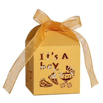 Сладки малки кутии за опаковане на закуски от бонбони. Това е момче, синя подаръчна кутия с панделка за бебешко парти, кръщене, опаковки за рожден ден