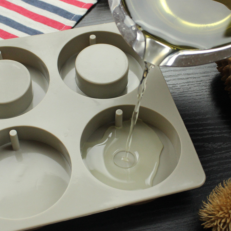 4/6-õõnsusega seebivormide silikoonvormide valmistamine käsitsi kuusnurkse aroomiteraapia vahakrohvist epoksüseebi silikoonvormide pakkumine.