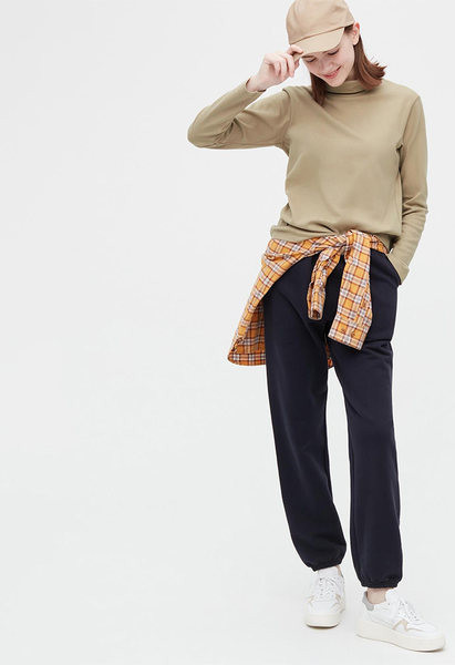 Bluză de damă de culoare uni cu guler polo și mâneci lungi