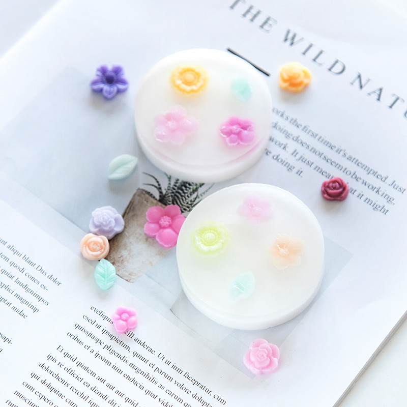 Uus silikoonseebivorm lilleküpsetusvormi alus isetehtud käsitöö seebivormide jaoks. Dekoratsioonitööriistad