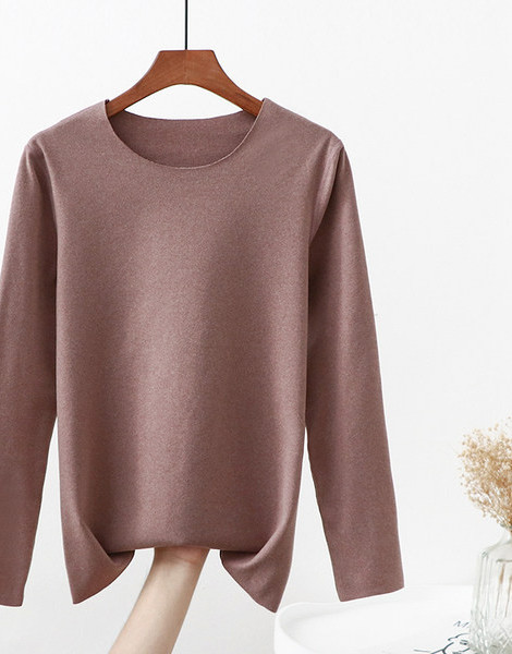 Ženska jesensko-zimska bluza dugih rukava i ovalnog izreza