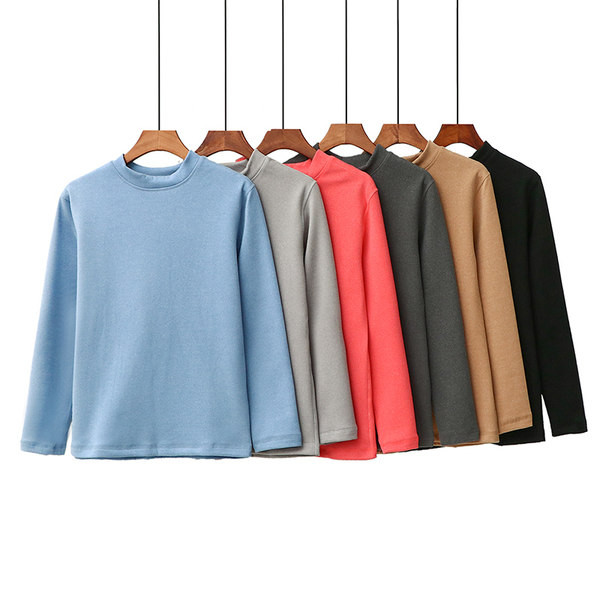 Bluză de damă simplă cu decolteu oval