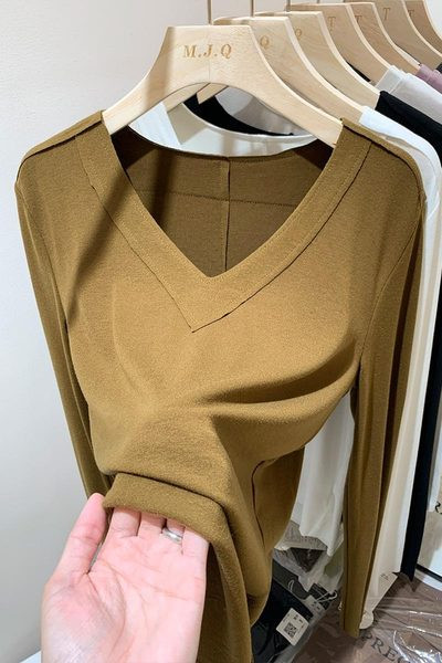 Bluză de damă cu decolteu ascuțit - trei culori