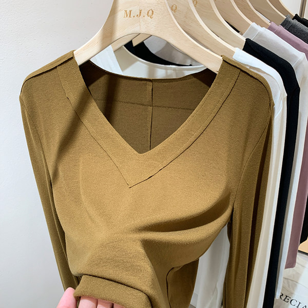 Bluză de damă cu decolteu ascuțit - trei culori