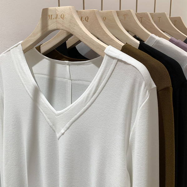 Bluză de damă cu decolteu ascuțit - trei culori