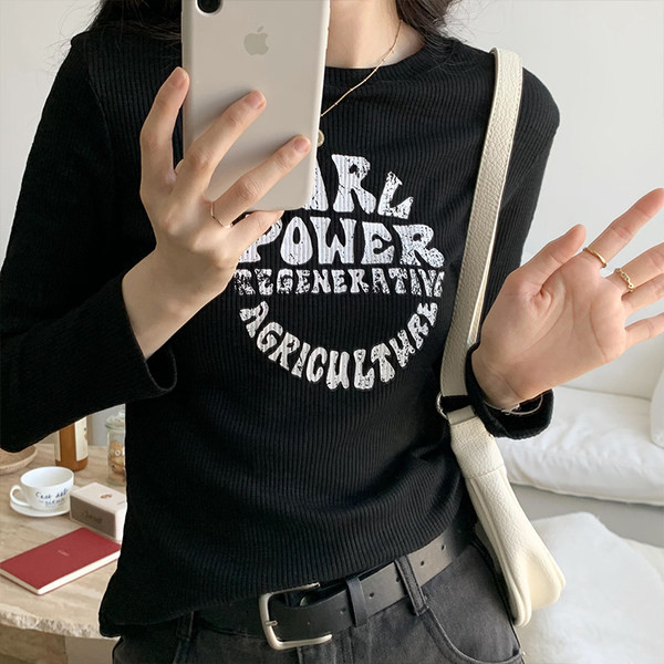 Casual γυναικεία μπλούζα με στάμπα - λευκό και μαύρο χρώμα