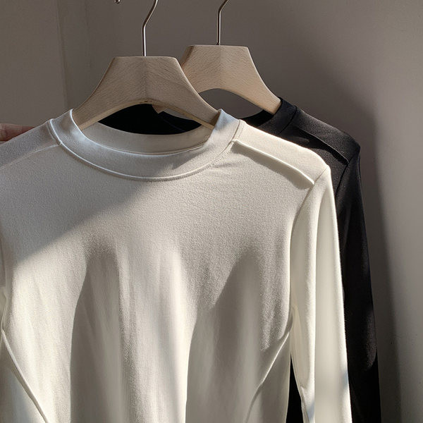 Bluza de dama model curat cu maneci lungi si decolteu oval