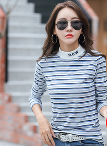 Bluză de damă în dungi cu căptușeală caldă și inscripție