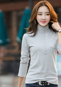 Sieviešu moderna blūze ar pogām un kabatu