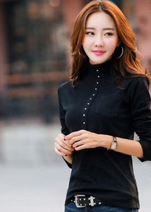 Sieviešu moderna blūze ar pogām un kabatu