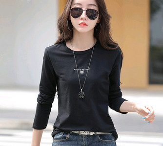 Naiste vabaaja pluus ümara kaelusega ja pikkade varrukatega