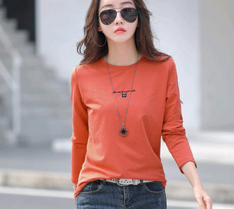 Naiste vabaaja pluus ümara kaelusega ja pikkade varrukatega