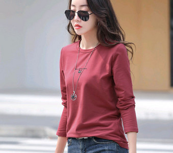 Naiste vabaaja pluus ümara kaelusega ja pikkade varrukatega