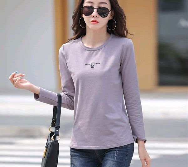 Naiste vabaaja pluus ümara kaelusega ja pikkade varrukatega