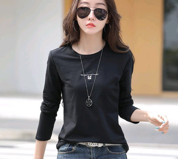 Naiste vabaaja pluus ümara kaelusega ja pikkade varrukatega