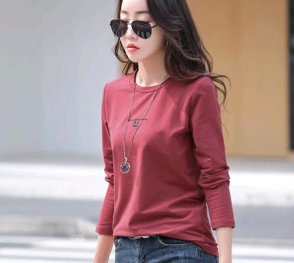 Naiste vabaaja pluus ümara kaelusega ja pikkade varrukatega