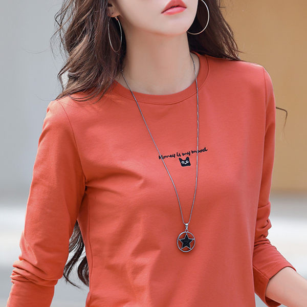 Naiste vabaaja pluus ümara kaelusega ja pikkade varrukatega