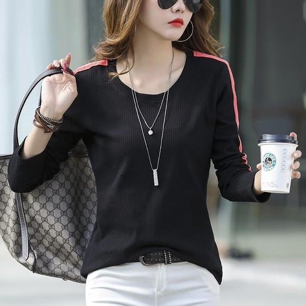 Bluză de damă în dungi cu mânecă lungă