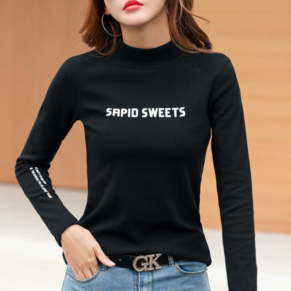 Bluză de damă cu guler polo înalt și inscripție