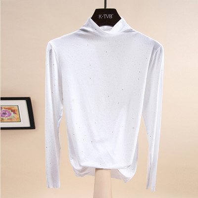 Bluză de damă simplă, cu guler polo și elemente strălucitoare