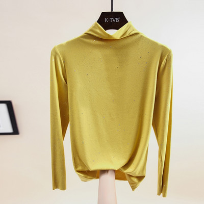 Bluză de damă simplă, cu guler polo și elemente strălucitoare