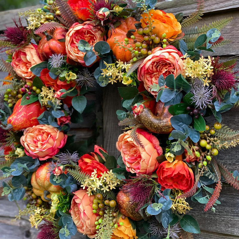 Sügisene pojengi kõrvitsa pärg Kunstlik sügisene saagikoristuspärja uks talude sisustusfestivali tähistamine uusaasta jõulukaunistus