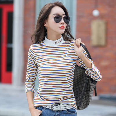 Bluză de damă cu dungi elastice cu inscripții brodate