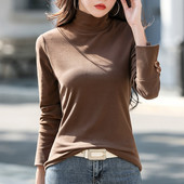 Bluză curată, cu mâneci lungi și nasturi