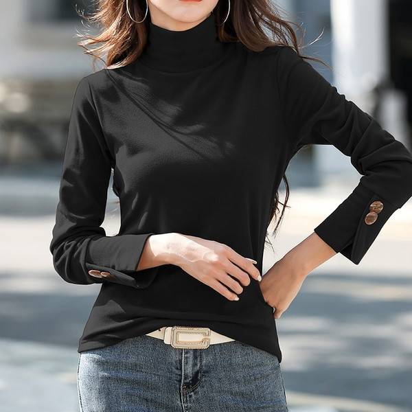 Bluză curată, cu mâneci lungi și nasturi