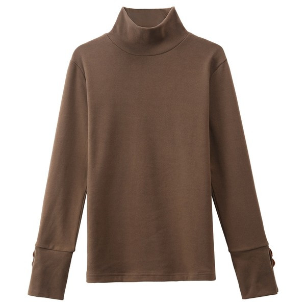 Bluză curată, cu mâneci lungi și nasturi