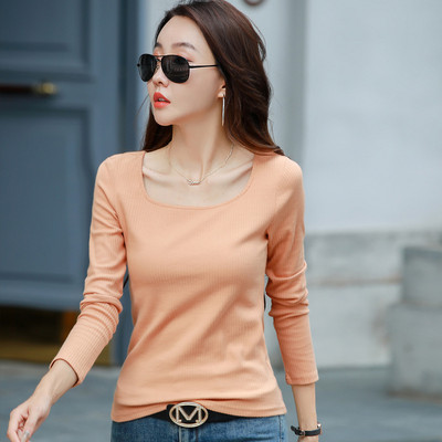 Bluză de damă curată cu decolteu pătrat