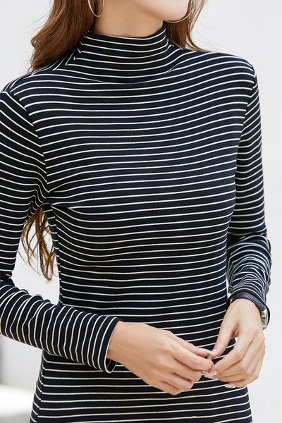 Ležerna prugasta bluza dugih rukava s polo ovratnikom