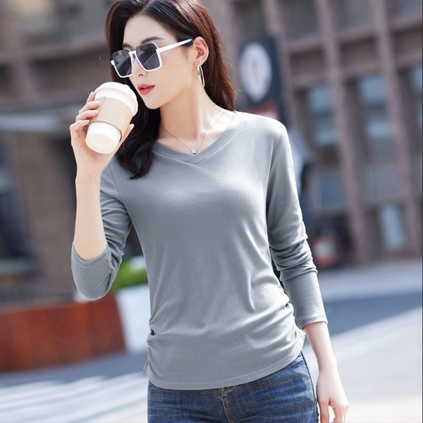 Bluză cu mâneci lungi și decolteu în V