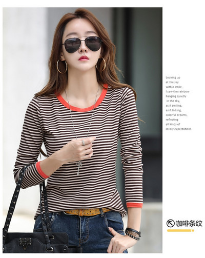 Naiste ümara kaelusega ja pikkade varrukatega triibuline pluus