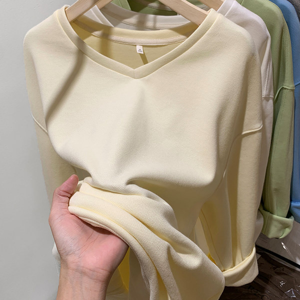 Bluză de damă elegantă, cu mâneci lungi și decolteu în V