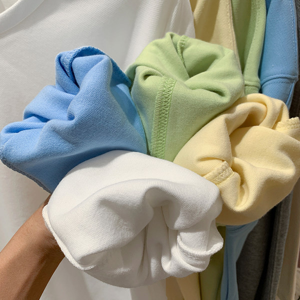 Bluză de damă elegantă, cu mâneci lungi și decolteu în V