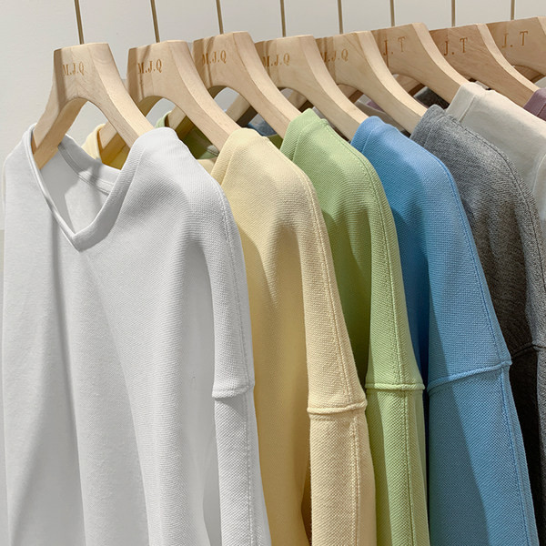 Bluză de damă elegantă, cu mâneci lungi și decolteu în V