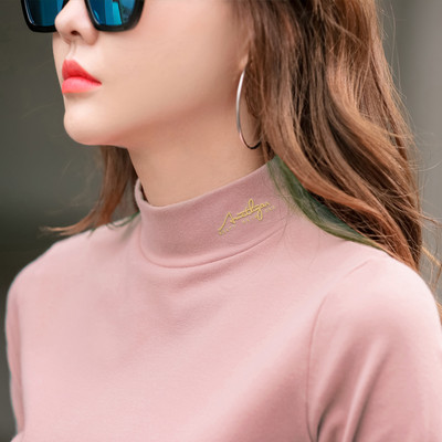 Naiste tavaline pluus tikitud kirjaga