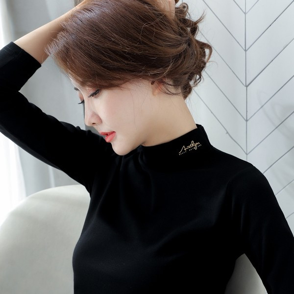 Naiste tavaline pluus tikitud kirjaga