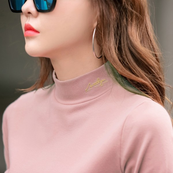 Naiste tavaline pluus tikitud kirjaga