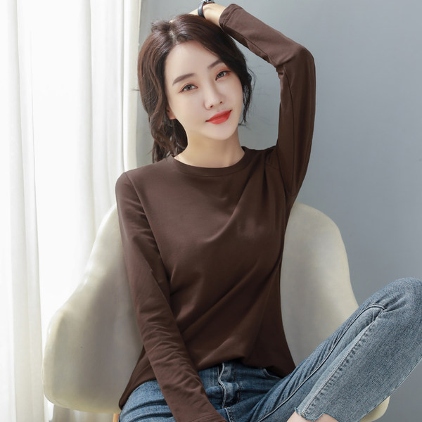 Puhas ovaalse kaelusega naistepluus